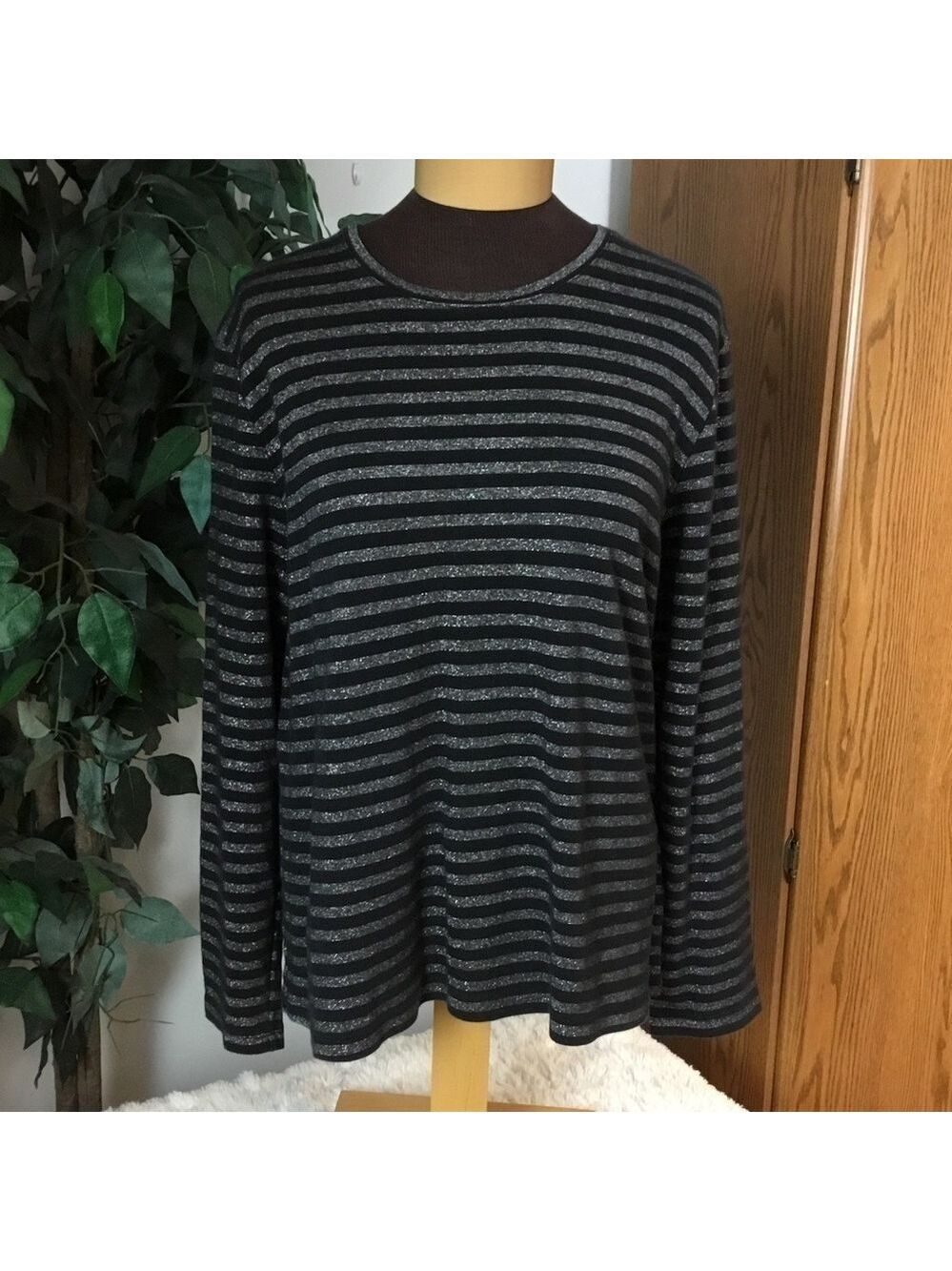LAURA Scott XL black/silver long sleeve stripe tee